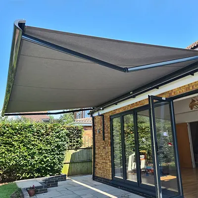 Installation de brise-soleil orientable à Lyon – Volets Lyonnais