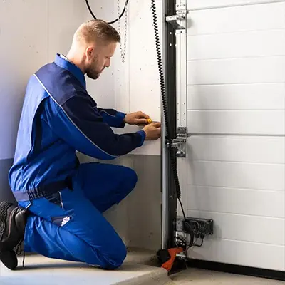 Entretien de portes de garage à Lyon – rails, sécurité, motorisation