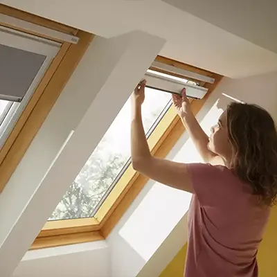Fenêtre de toit Velux à Lyon – installation, remplacement, motorisation et entretien